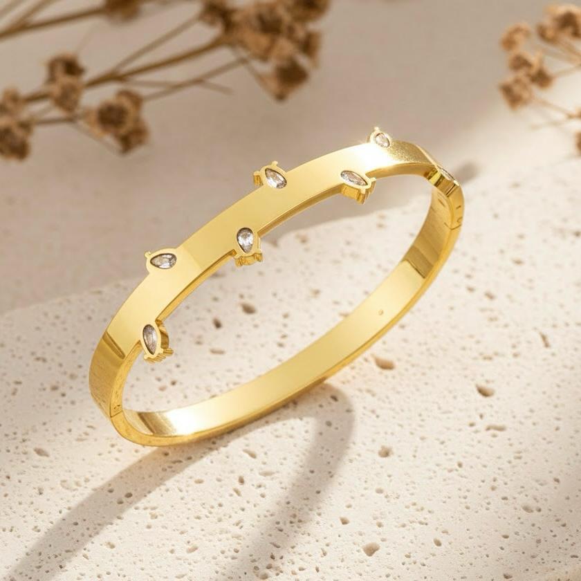 Embellished handcuff