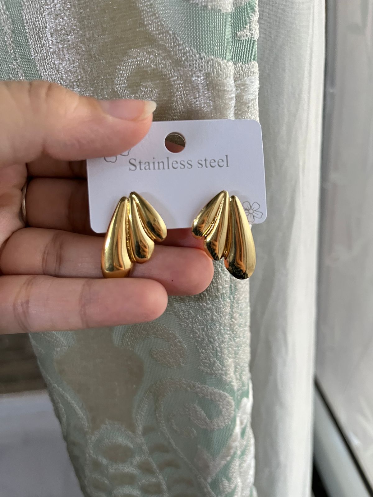 Aurora studs