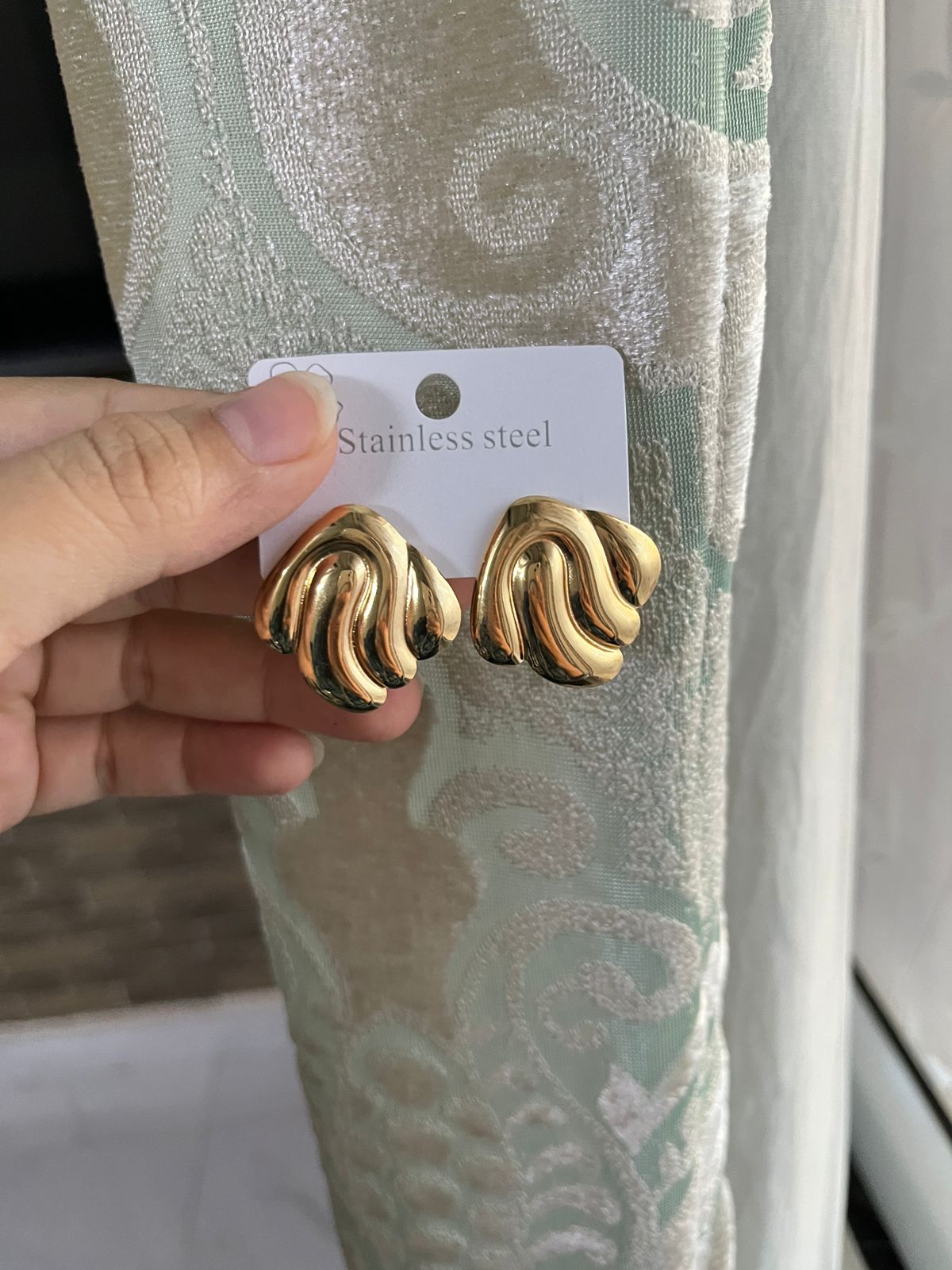 Eternelle studs