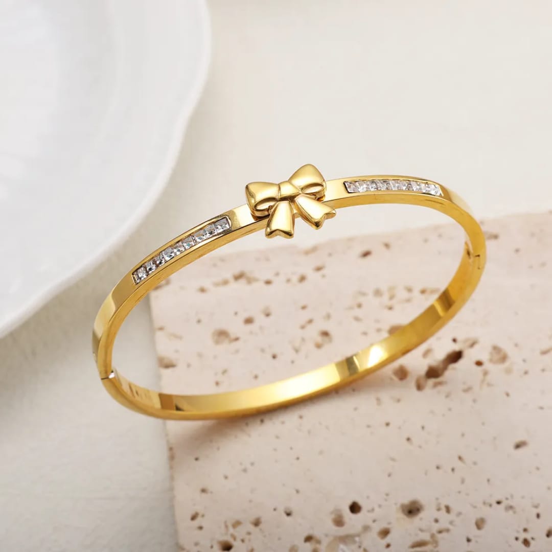 Bow stones handcuff