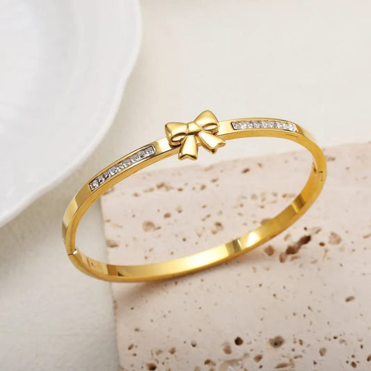 Bow stones handcuff