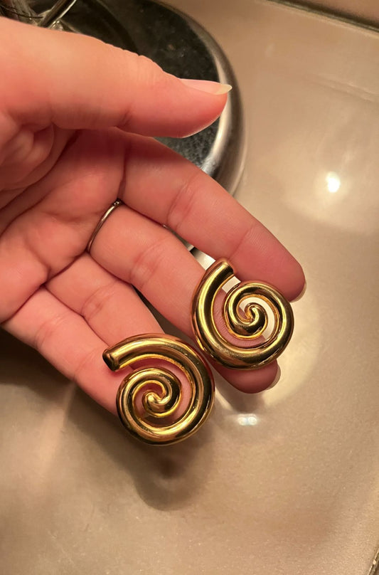 Spiral minimal earrings