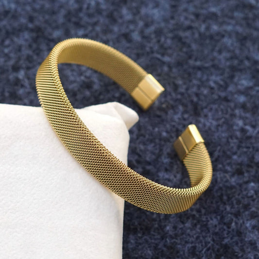 Sleek link handcuff
