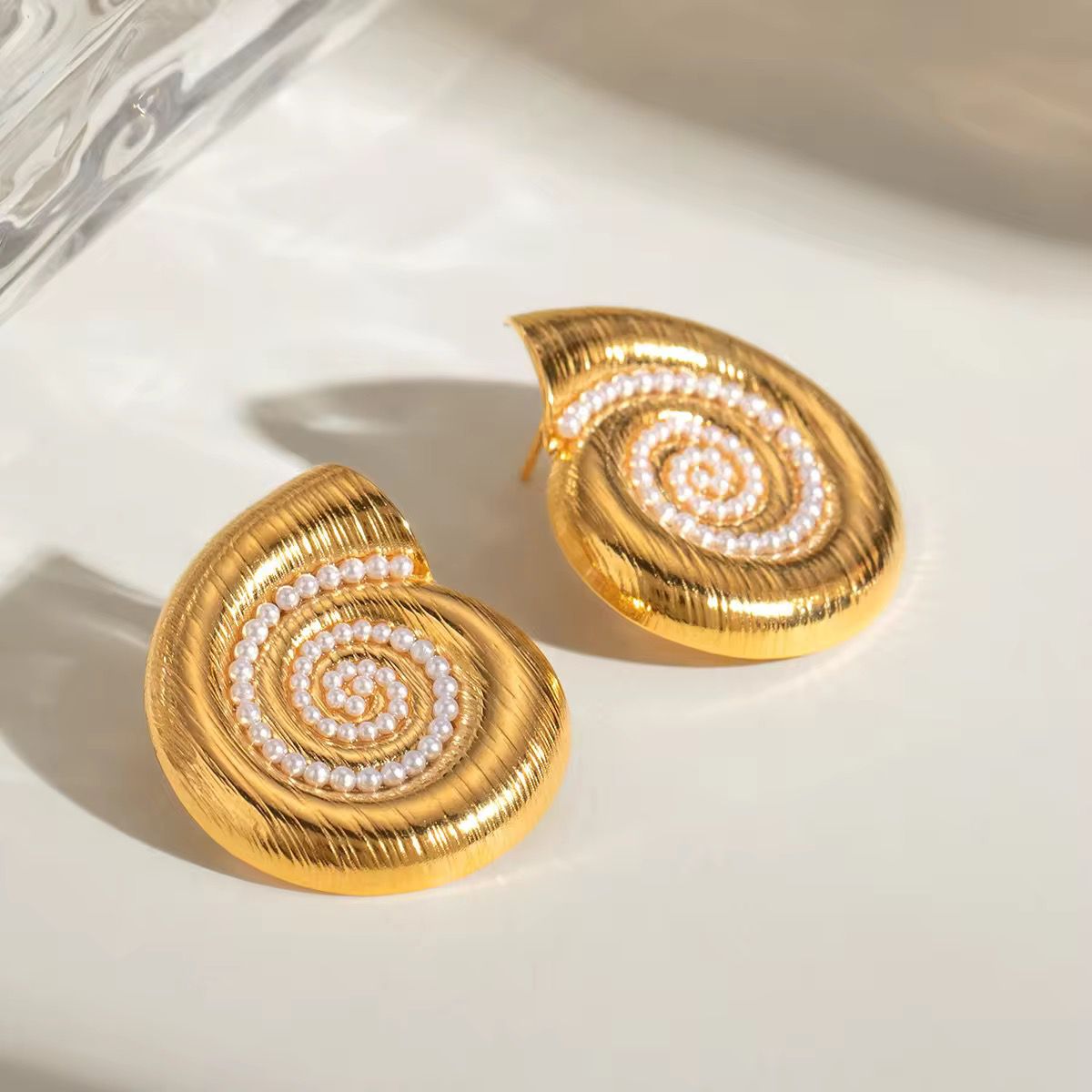 Spiral stone studs