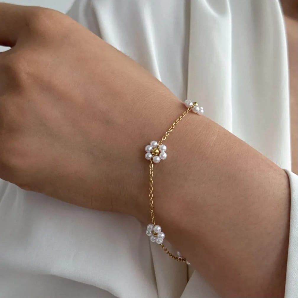 Floral knot bracelet
