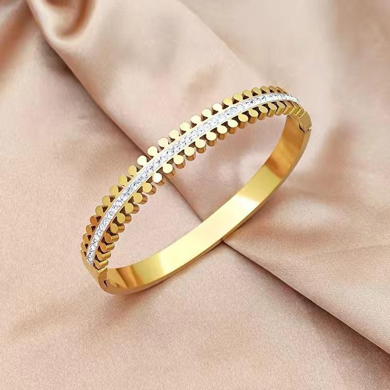 Stone handcuff