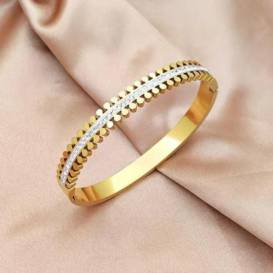 Stone handcuff